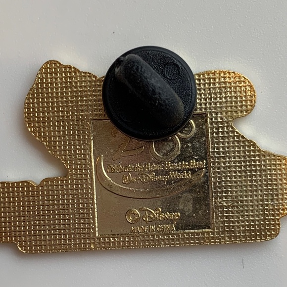 Vintage 2000 Disney Parks WDW Celebrate the Future Hand in Hand Character Pin - Picture 5 of 8